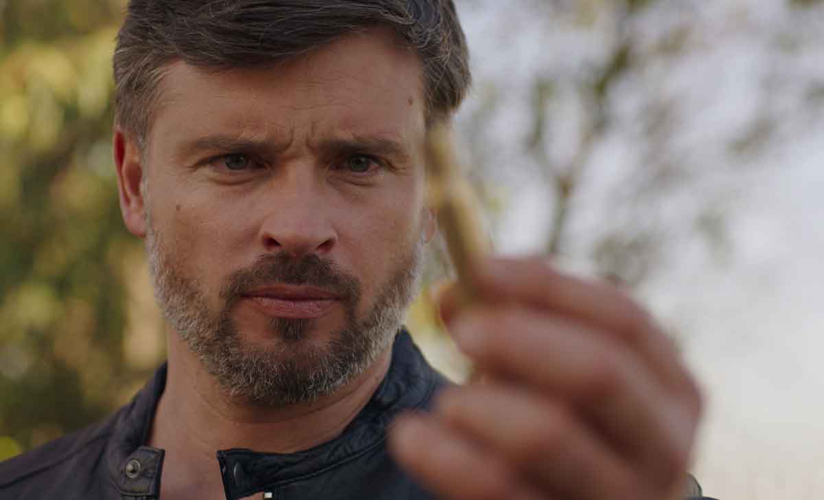 Tom Welling regresa como un héroe de acción en Professionals tom welling professionals