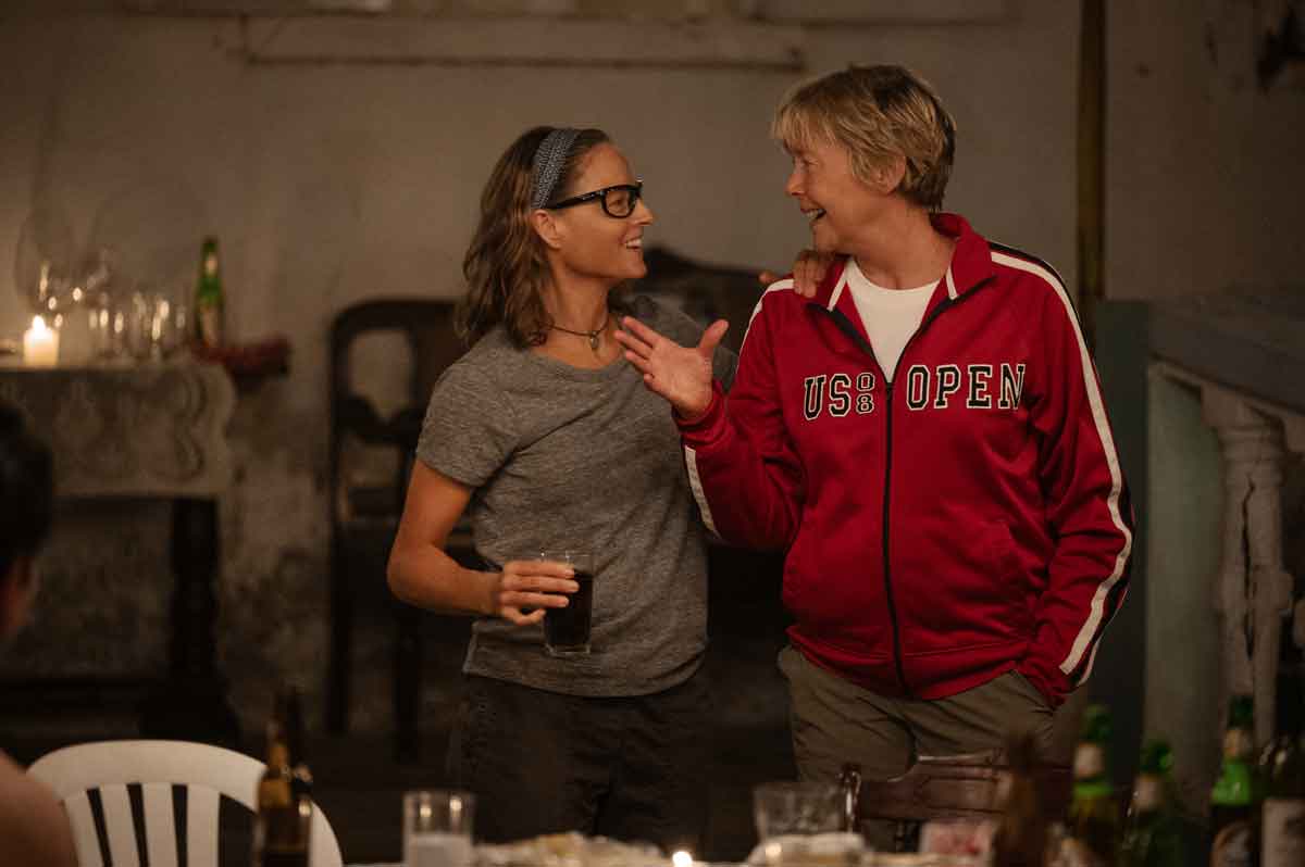 Jodie Foster y Annette Bening en fotograma de Nyad