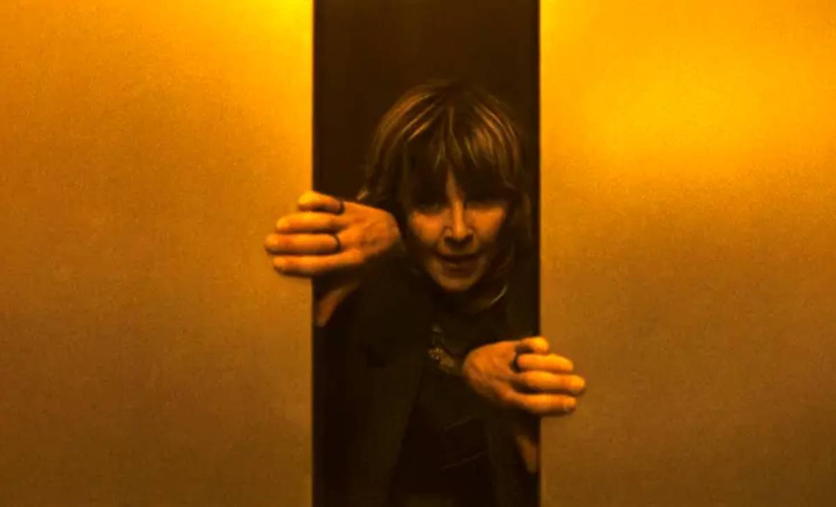 la escena del ascensor en loki temporada 2