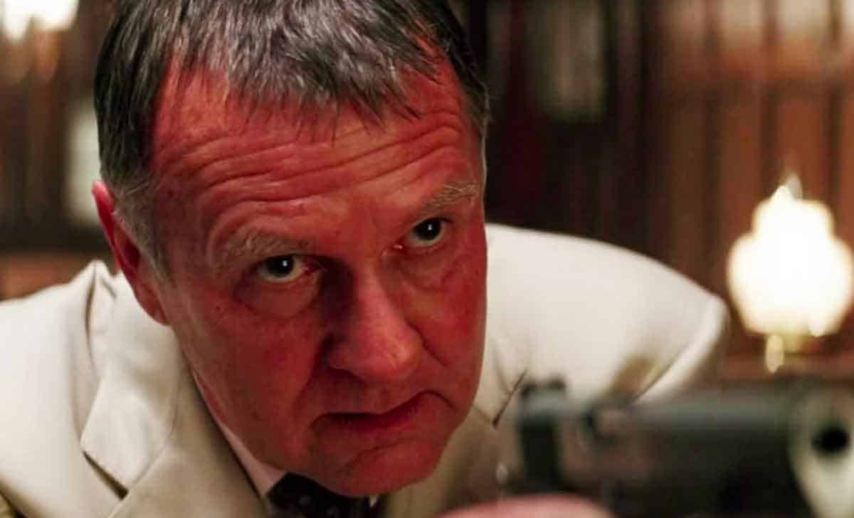 tom wilkinson como carmine falcone