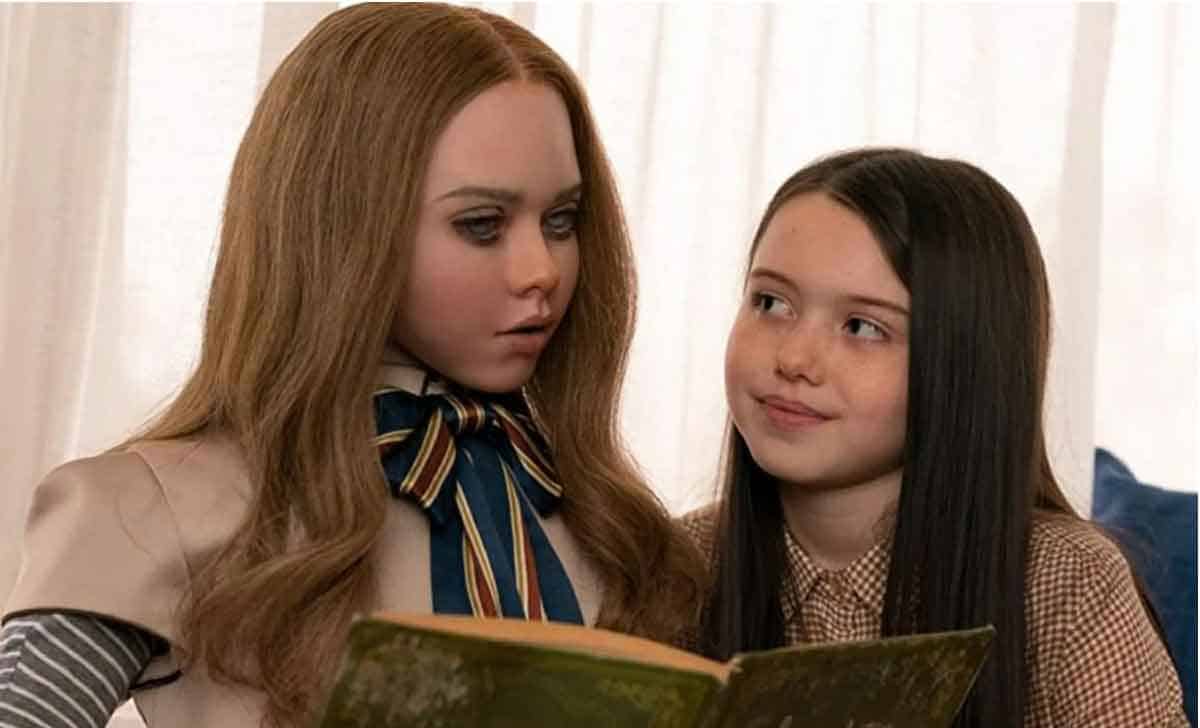 M3GAN y Violet McGraw