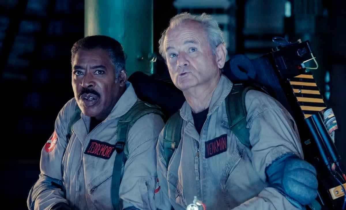 ernie hudson junto a billy murray en cazafantasmas: imperio helado