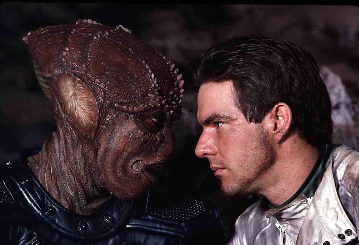 Louis Gossett Jr junto a Dennis Quaid en Enemigo Mío