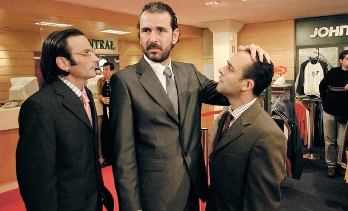 analizamos en cinemascomics la edición especial del blu-ray de crimen ferpecto (2004), la comedia más divertida de álex de la iglesia.