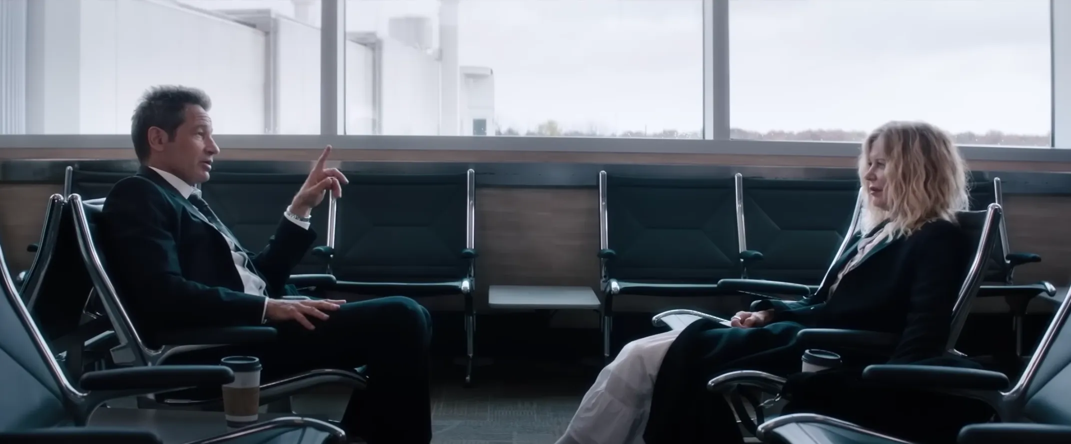 Meg Ryan y David Duchovny en "Lo que sucede después" , 2024