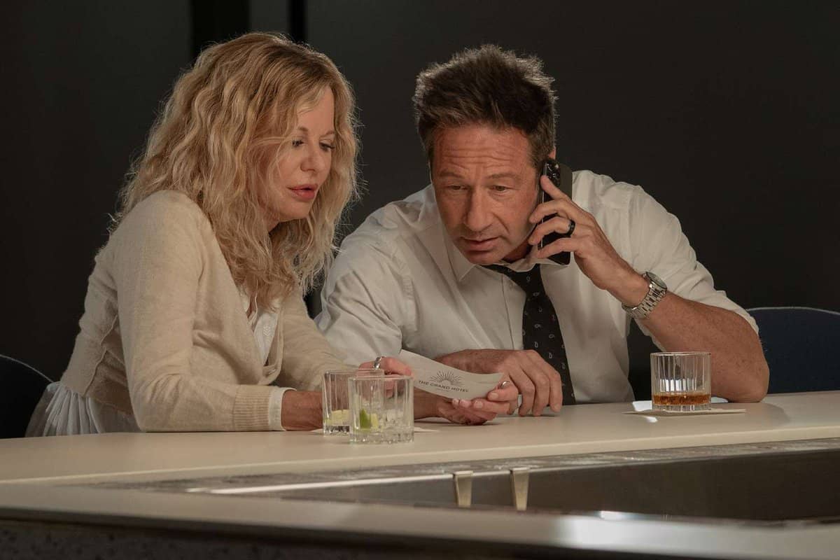 Meg Ryan y David Duchovny en "Lo que sucede después" , 2024