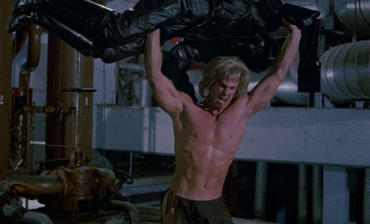 yor, el cazador que vino del futuro (1983)