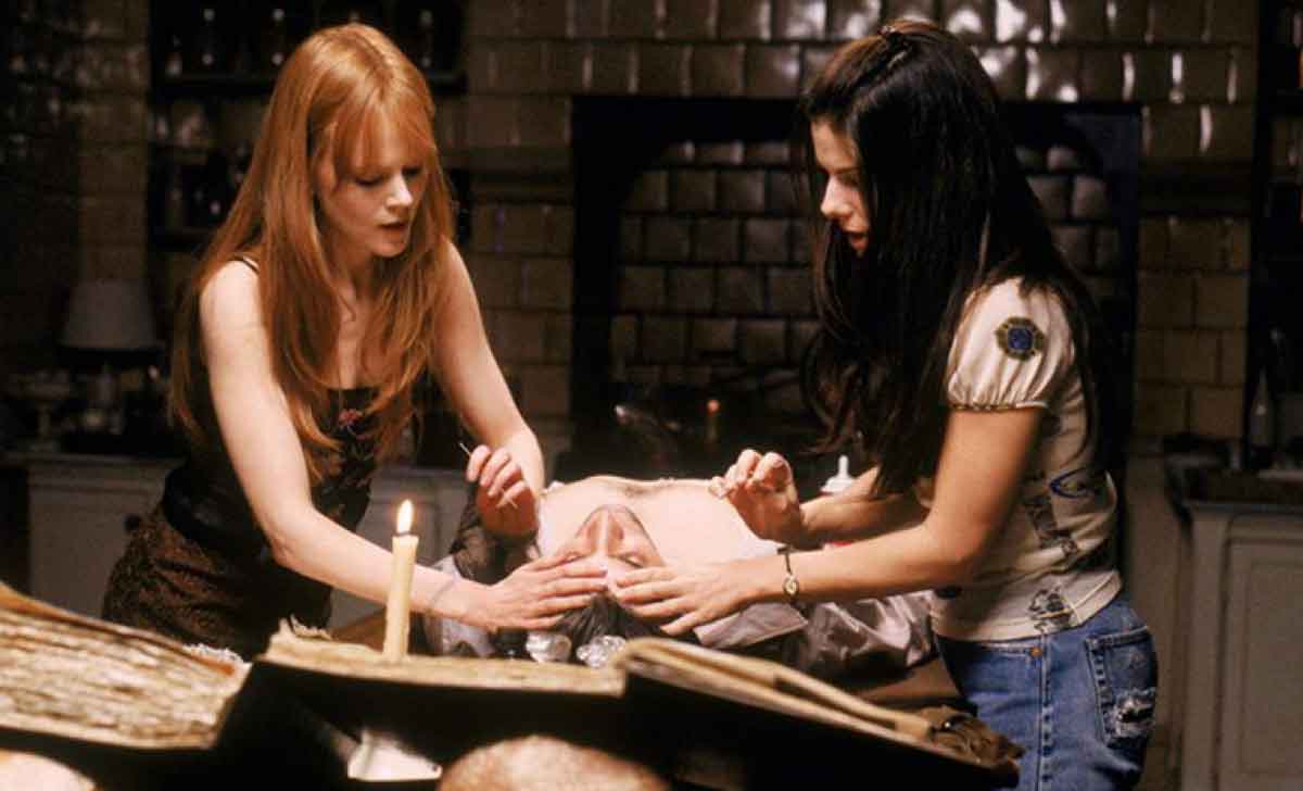 película de los 90 prácticamente magia (practical magic) con sandra bullock y nicole kidman