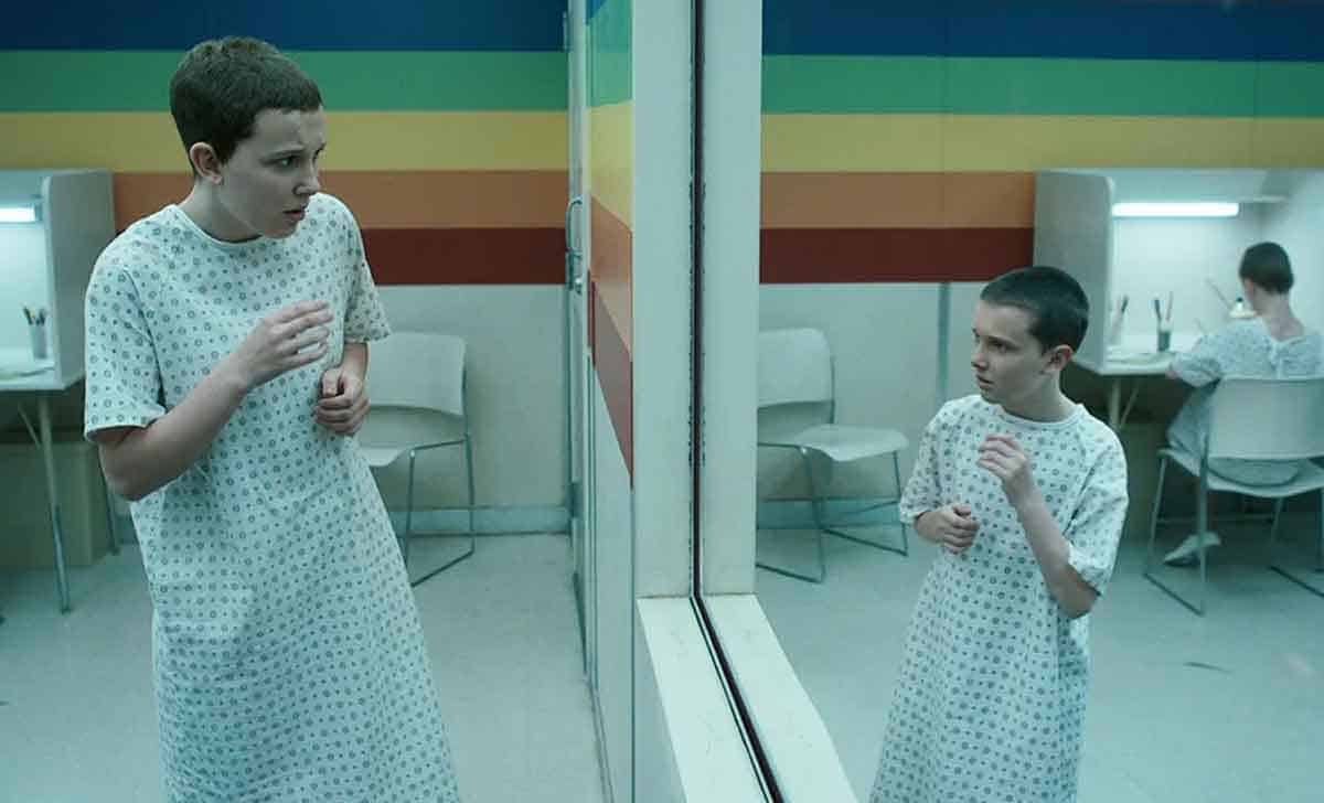 eleven y joven eleven en serie Stranger Things 5