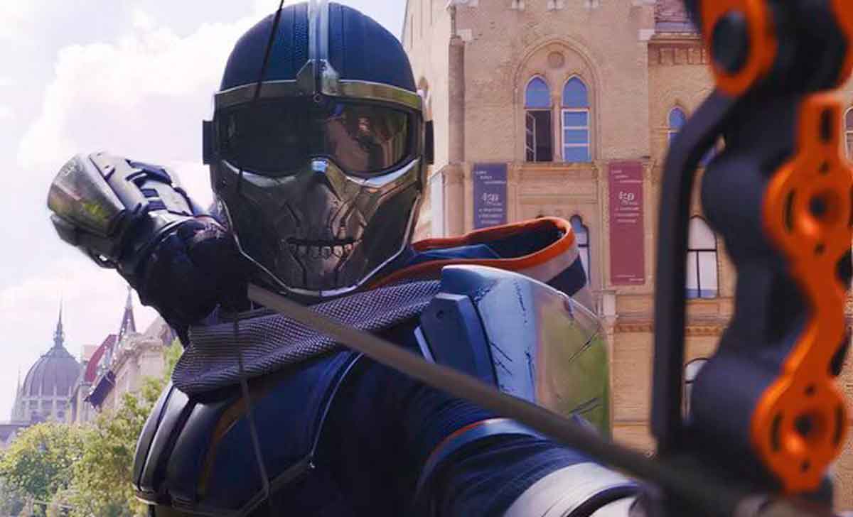 crítica de la escena de taskmaster en "black widow" por un experto en tiro con arco