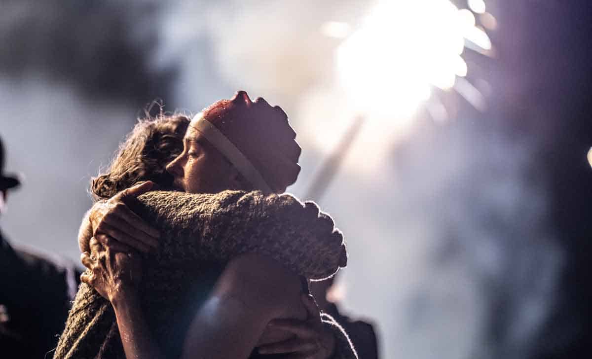 Daisy Ridley fotograma de La joven y el mar