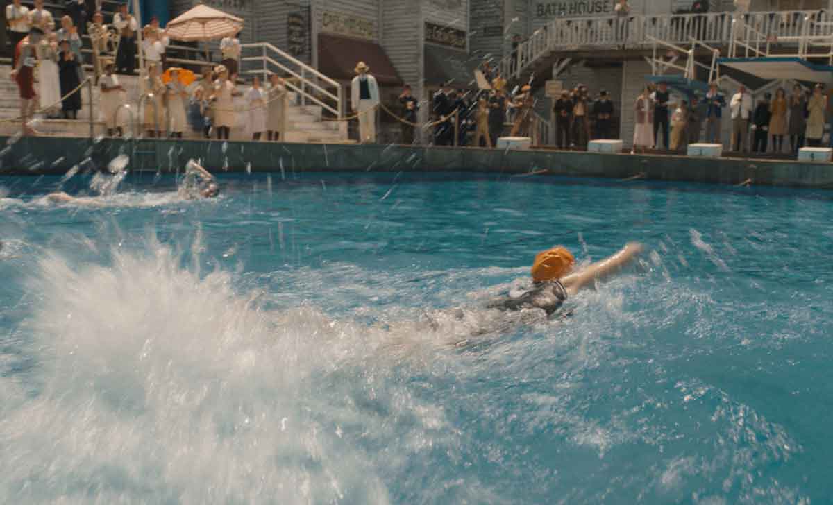 Daisy Ridley fotograma de La joven y el mar