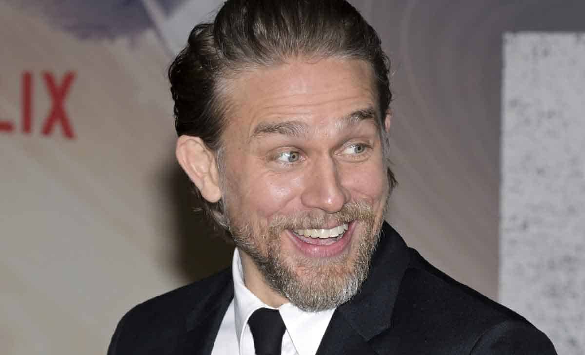 charlie hunnam interpretará a un infame asesino en serie en netflix