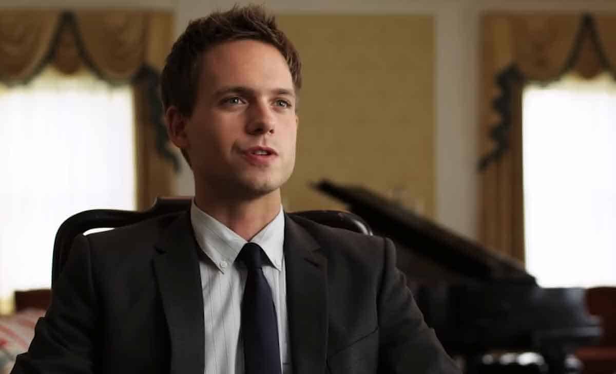 patrick j. adams en suits