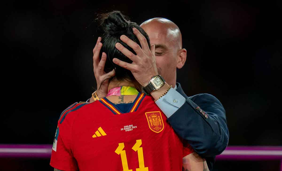 el beso a jenni hermoso llega a netflix