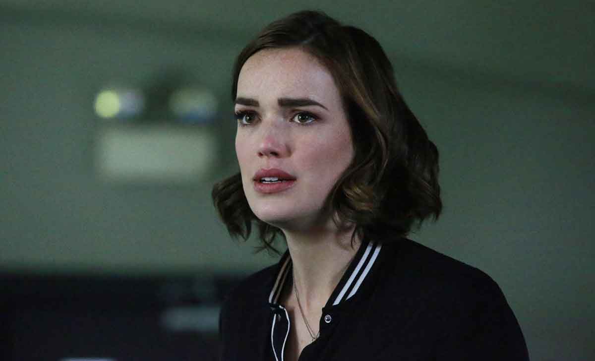 Elizabeth Henstridge en Agentes de SHIELD