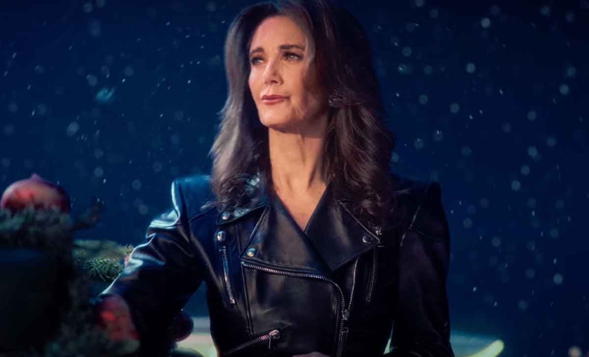 Deadpool y Lynda Carter navidad