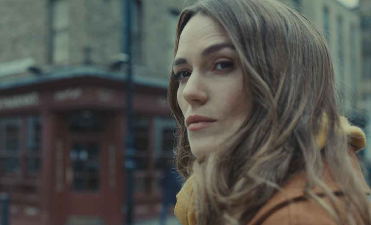 serie de acción de netflix de 2024 - palomas negras (black doves)