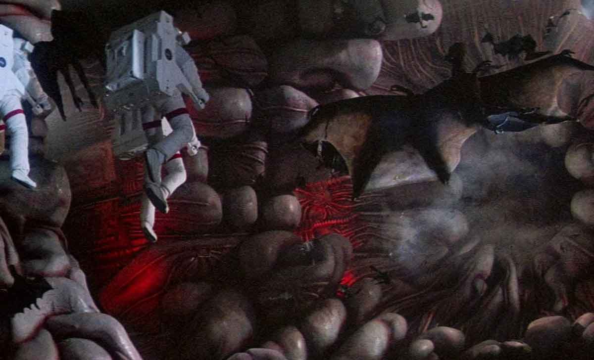 Lifeforce: Fuerza Vital (1985) película de ciencia ficción