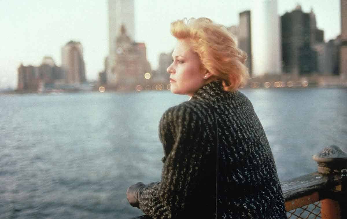 Armas de mujer fotograma