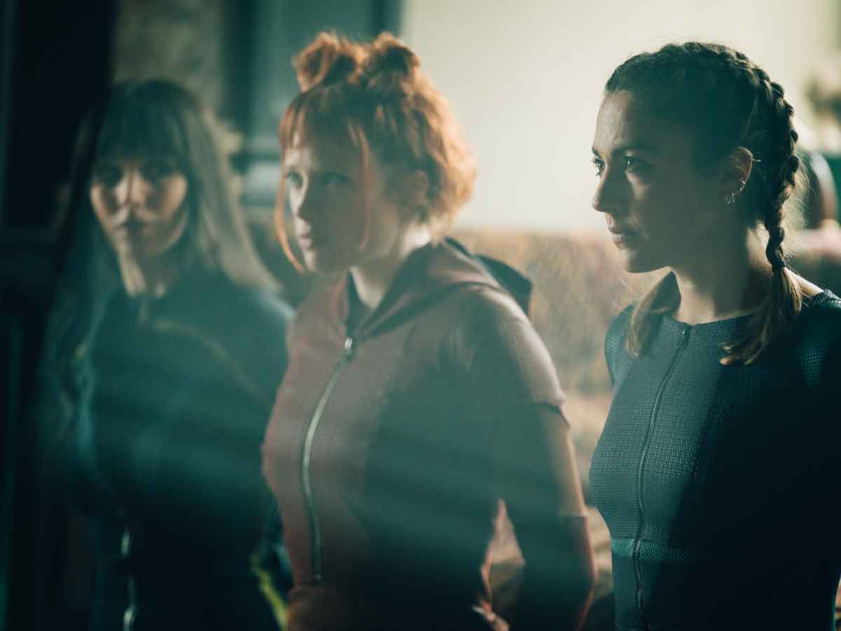 ladronas de arte, parís y un secreto familiar: llega cat’s eyes, la serie basada en el manga