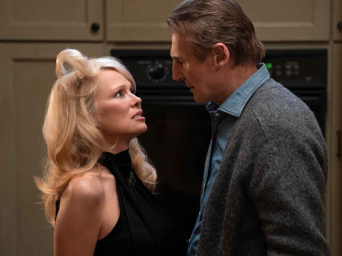 liam neeson se ríe de sí mismo en el reboot más absurdo del año