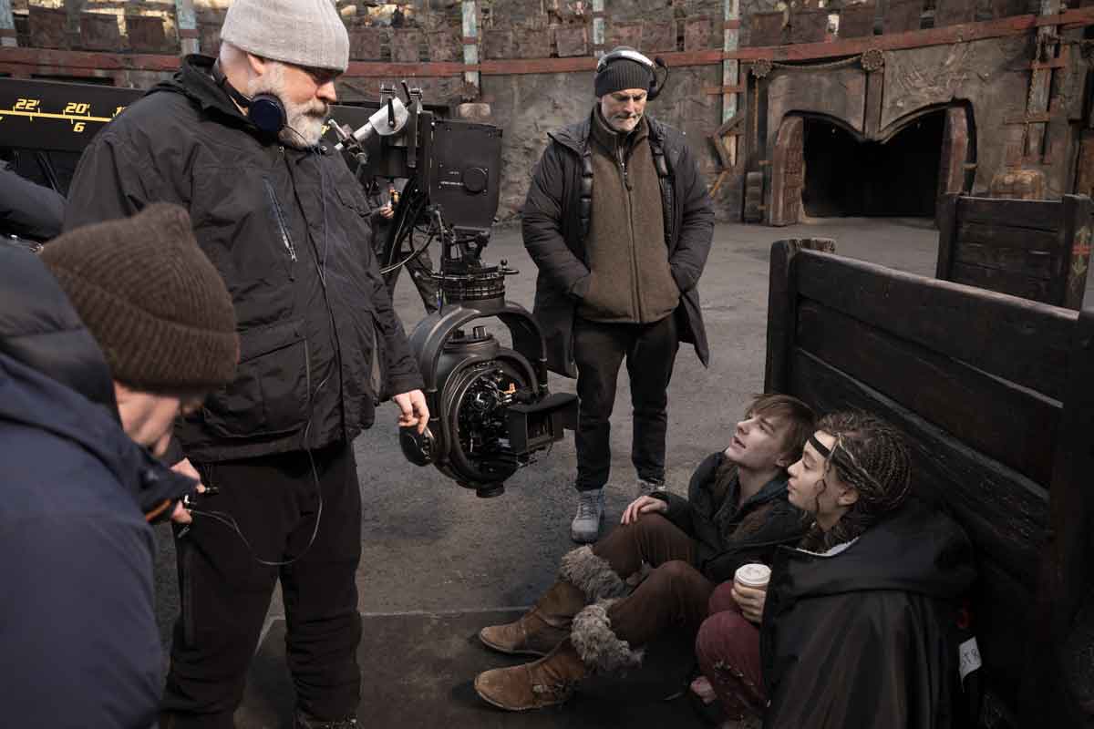 (from left) writer-director dean deblois, mason thames and nico parker on the set of universal pictures’ live-action how to train your dragon..