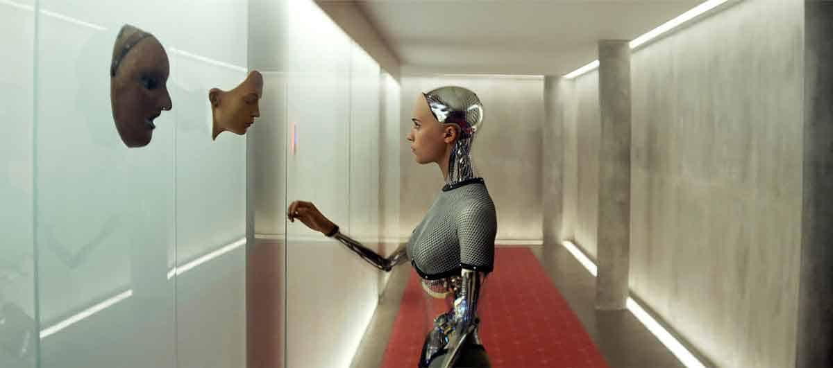 Diez años después, esta película de ciencia ficción asusta más que nunca ex-machina fotograma
