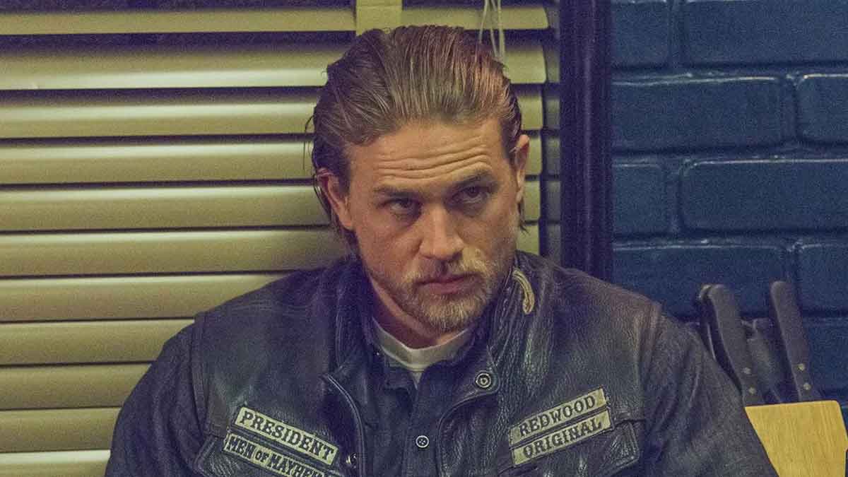 charlie hunnam como el mayor asesino en serie de la historia