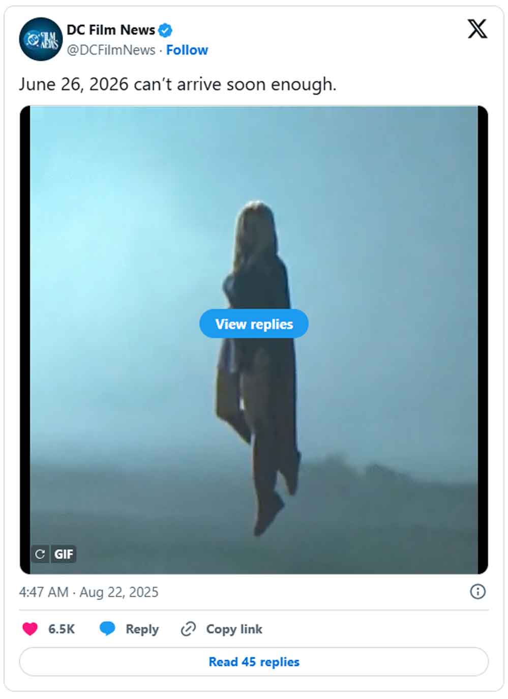 supergirl de milly alcock volando