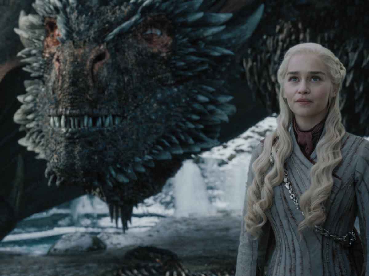 🔥 en juego de tronos, daenerys vivió una de sus escenas más inquietantes… pero hbo dejó fuera el detalle más poderoso y misterioso de todo ese momento. 🐉 ¿qué secreto mágico olvidó la serie y por qué pudo cambiarlo todo?