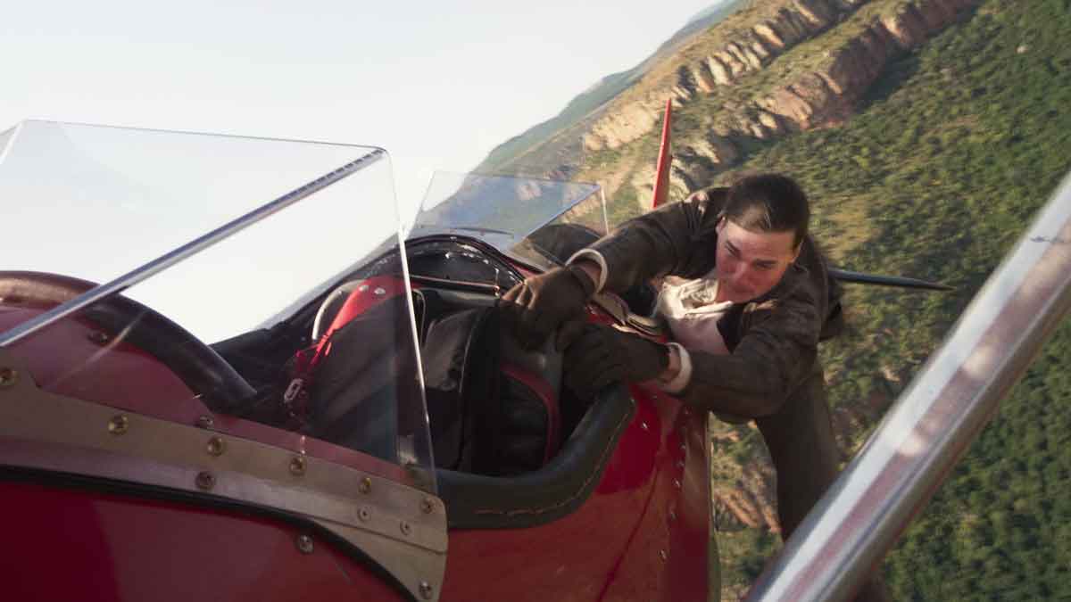 tom cruise colgado literalmente de una avioneta en pleno vuelo misión imposible - sentencia final