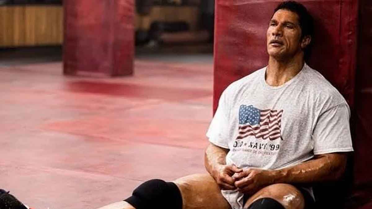 dwayne johnson en the smashing machine