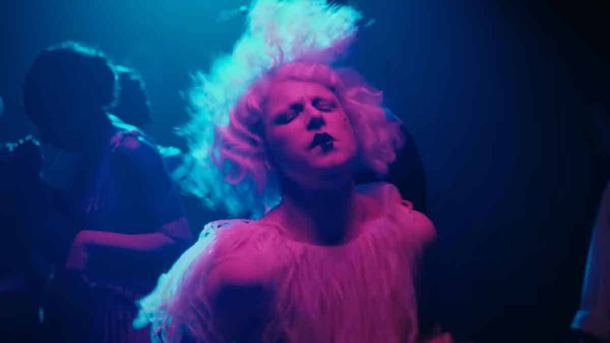 the bride con jessie buckley