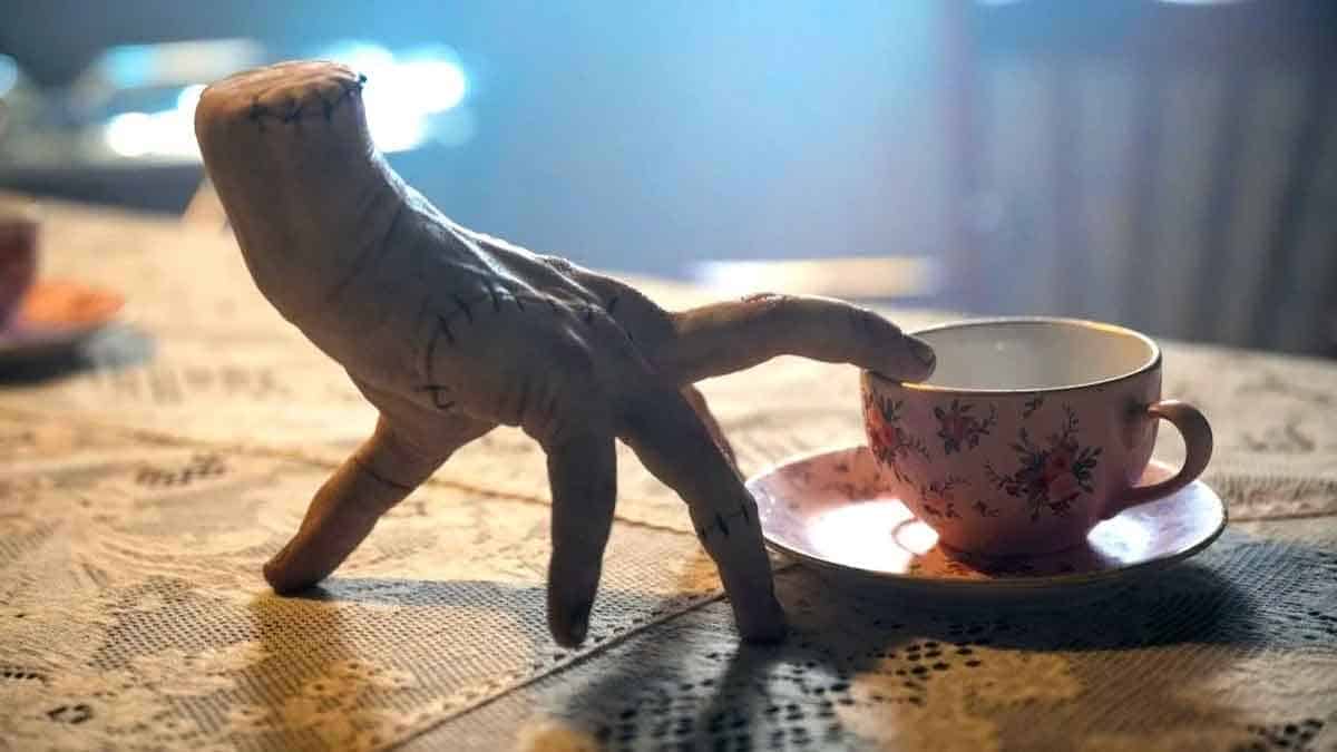 spoiler brutal en wednesday t2: la verdad detrás de la mano de thing