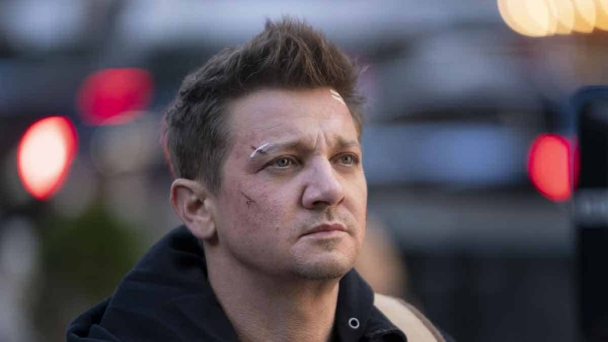 Jeremy Renner como Ojo de Halcón