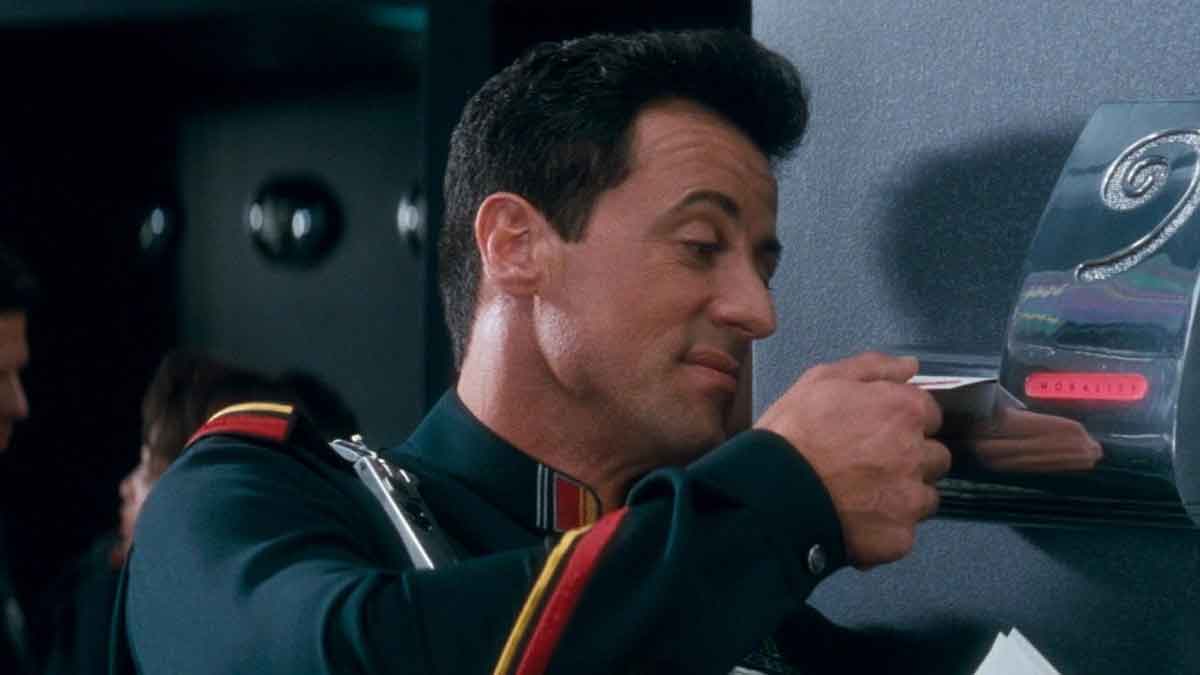sylvester stallone reivindica su mejor película de ciencia ficción