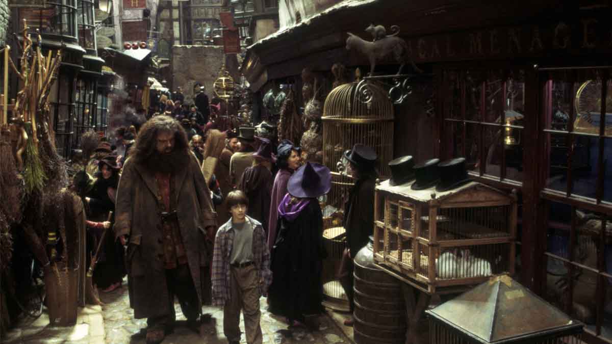 primera imagen del callejón diagon de la serie de harry potter