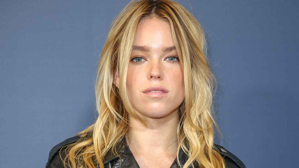 Milly Alcock como Supergirl