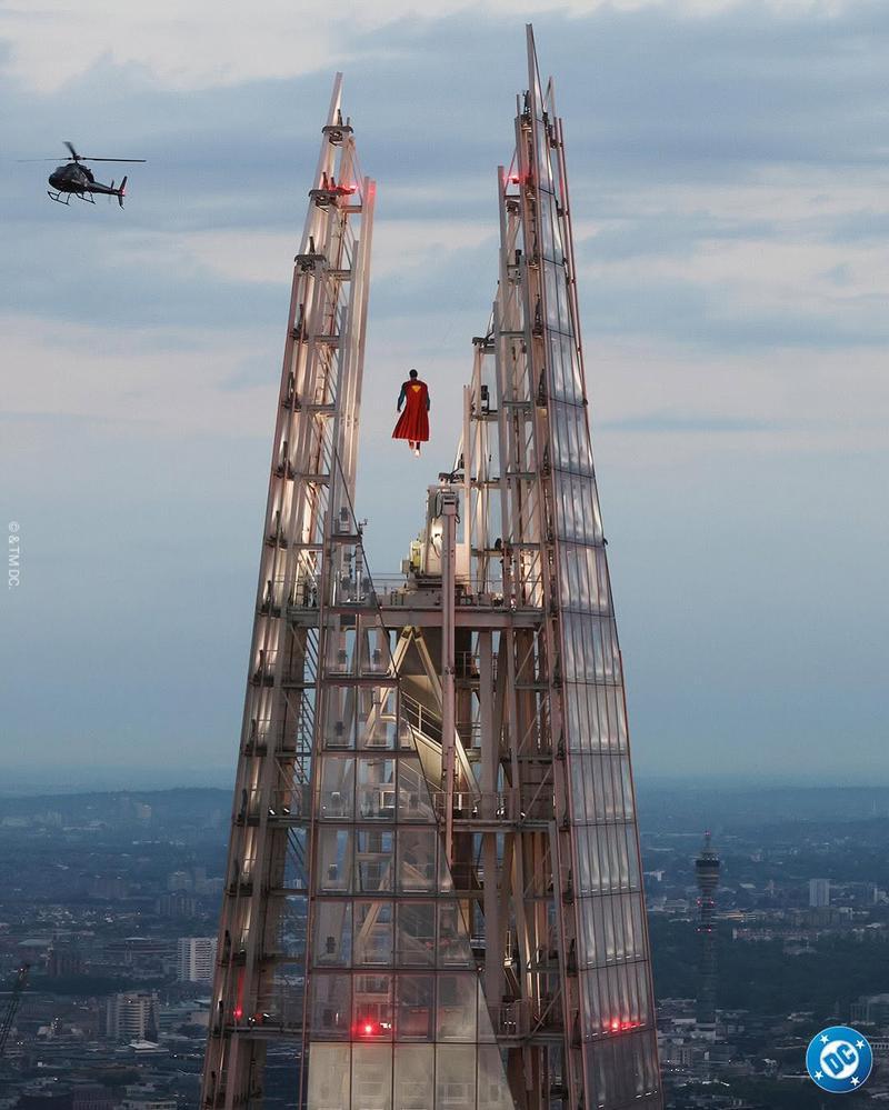 “es un pájaro, es un avión…”