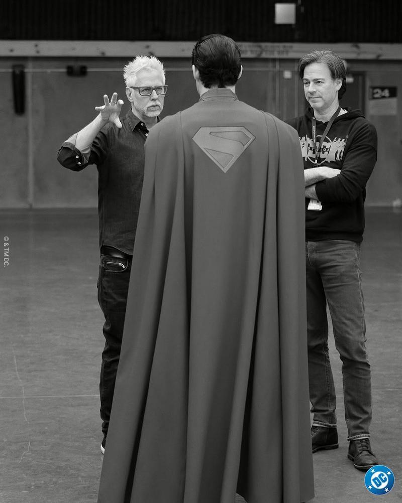 gunn y safran trabajando juntos en superman