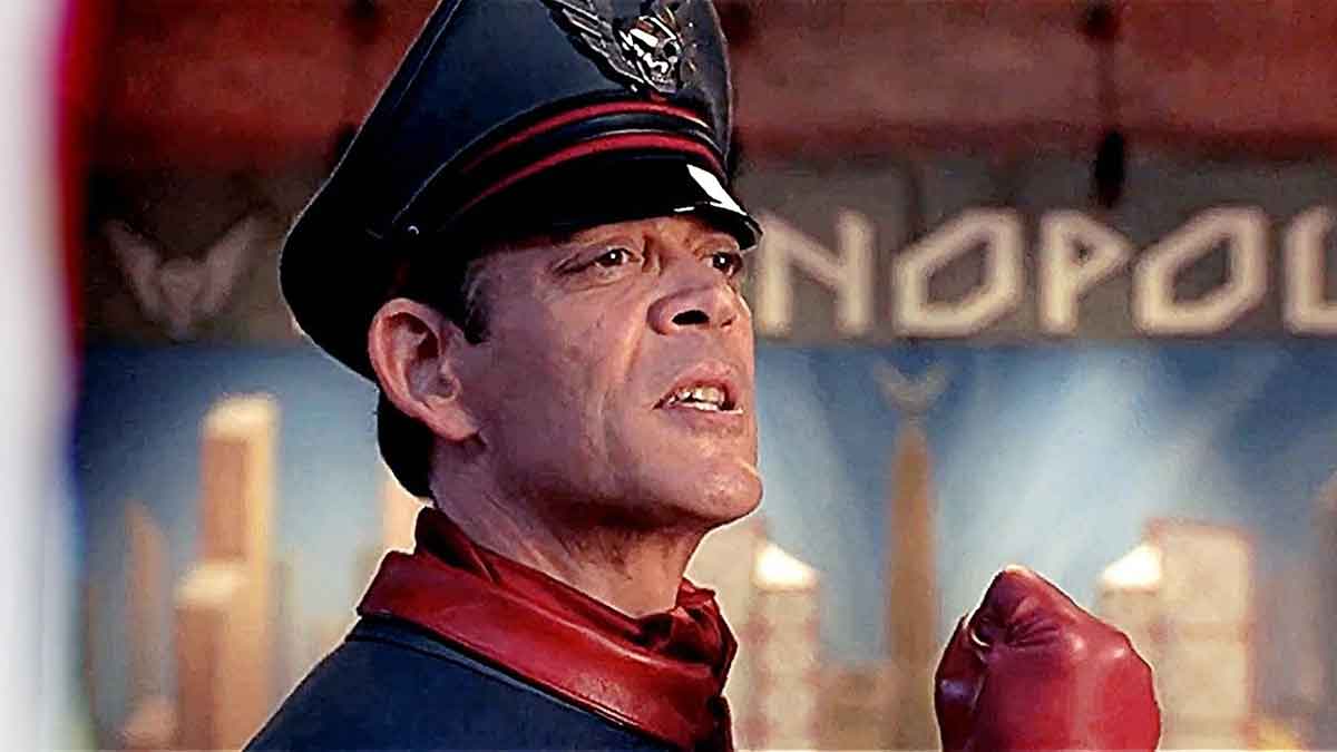 raul julia bison street fighter