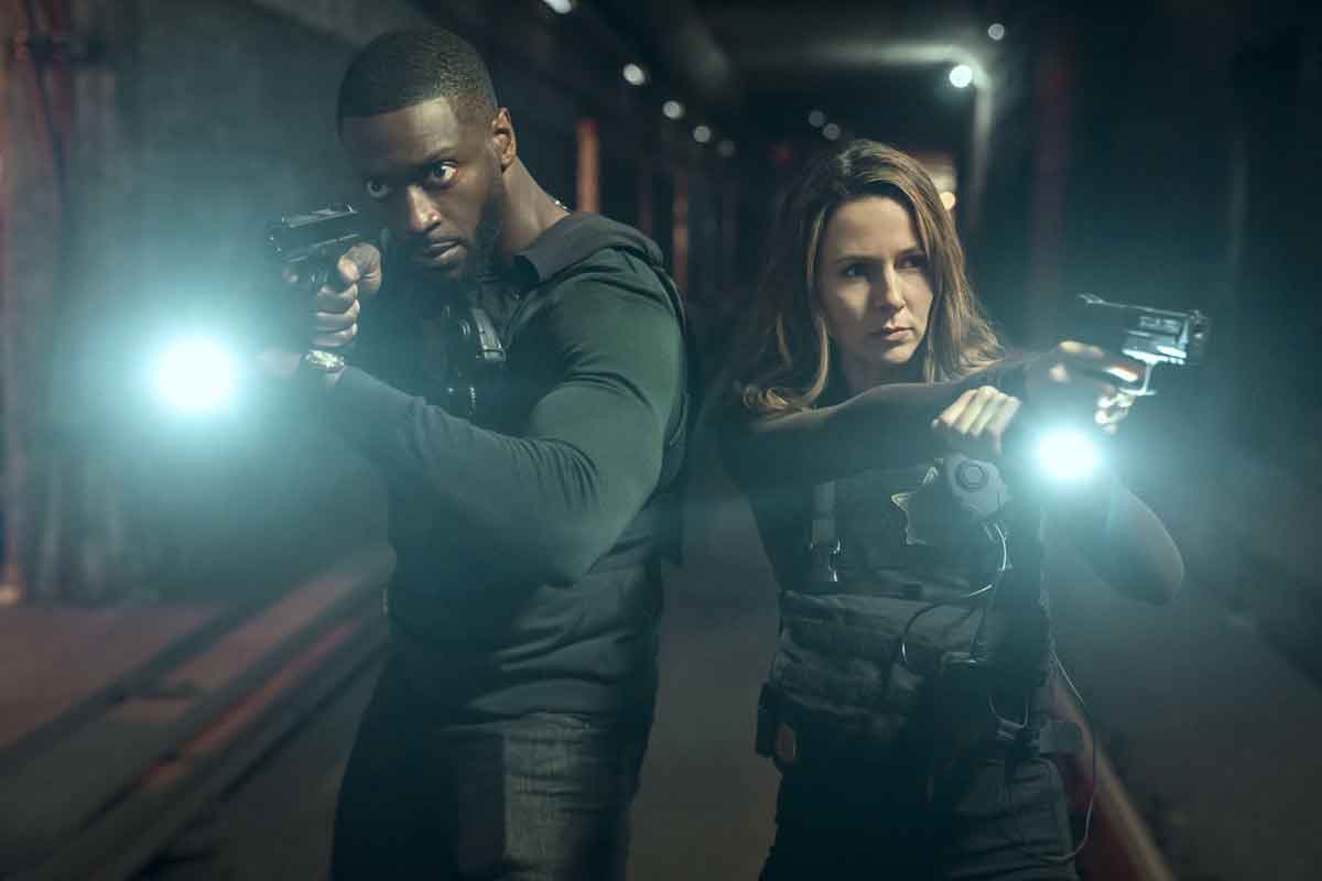 aldis hodge as alex cross & alona tal as kayla craig. photo courtesy of ian watson/prime video