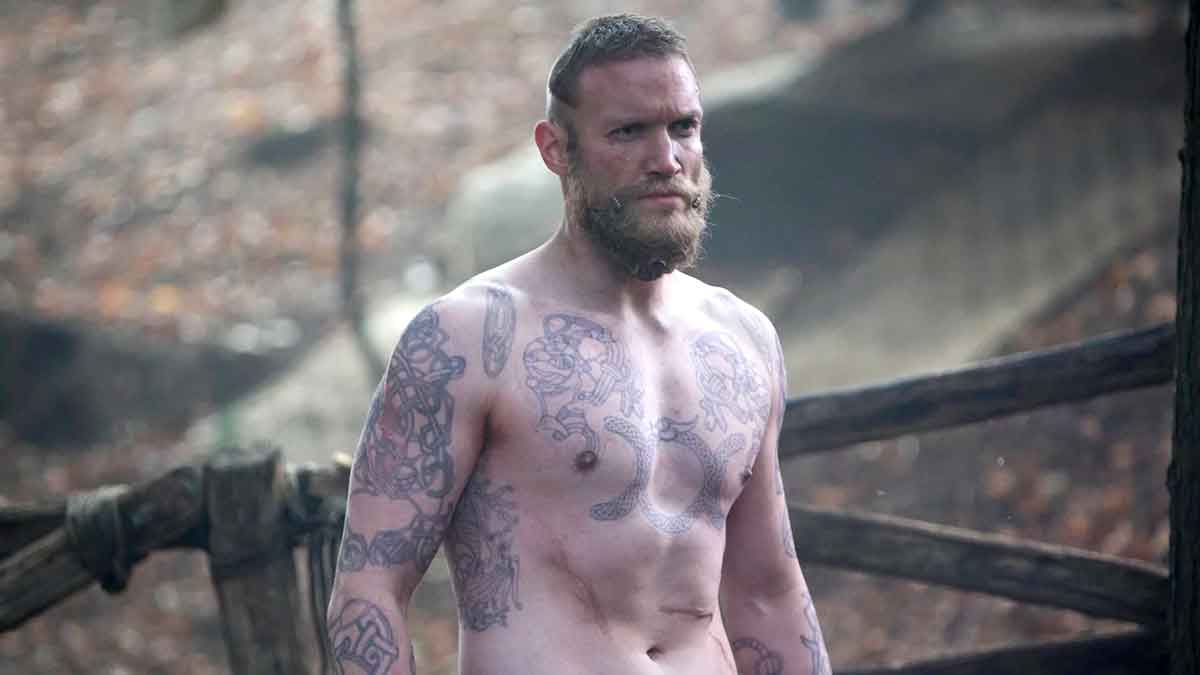 Supergirl ficha a un actor de Vikings como temible pirata espacial en su nueva película diarmaid murtagh