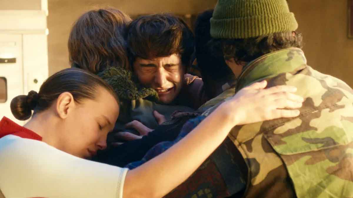 stranger things abrazo