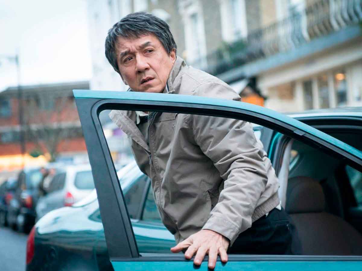 El thriller de Pierce Brosnan y Jackie Chan que muchos pasaron por alto el thriller de pierce brosnan y jackie chan que muchos pasaron por alto