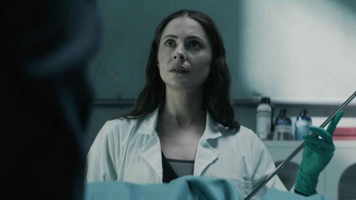 tráiler de the mortuary assistant