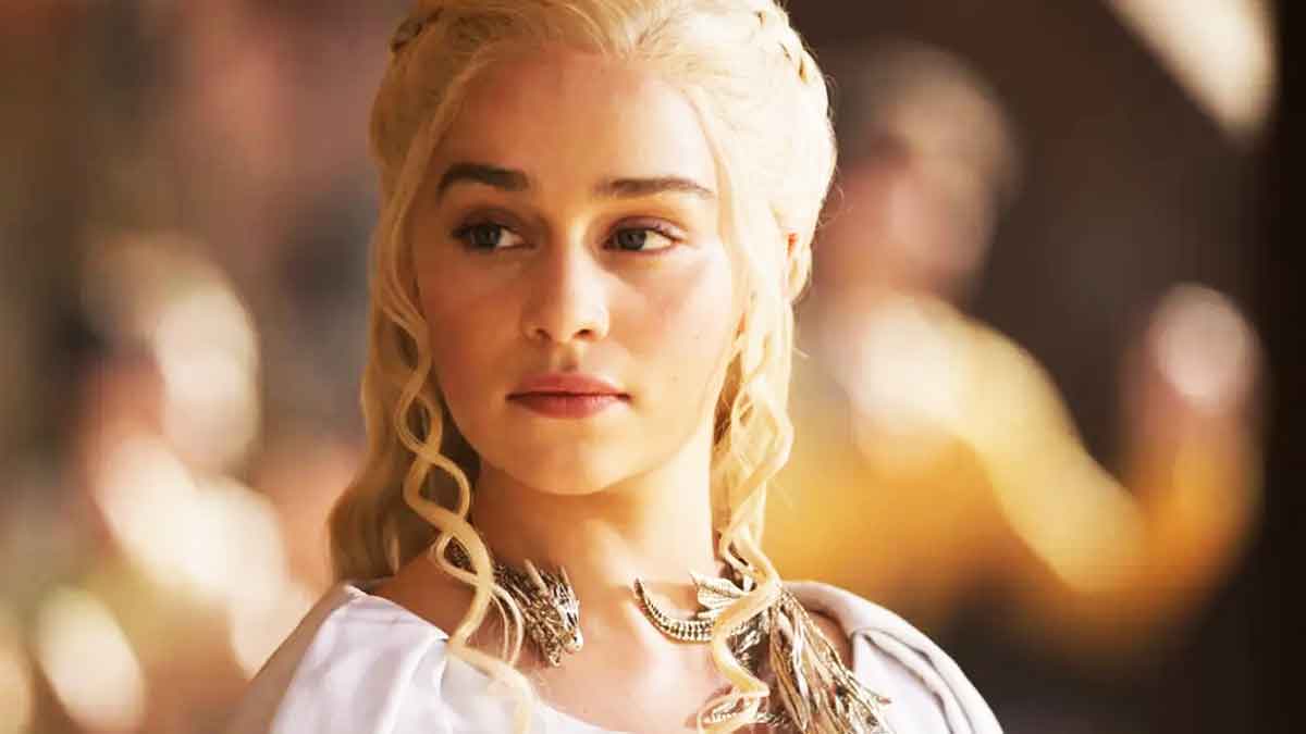 emilia clarke como daenerys targaryen