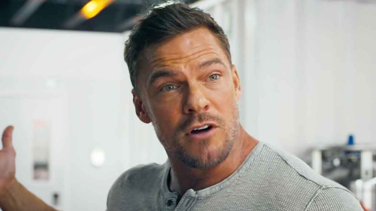 película de ciencia ficción de alan ritchson