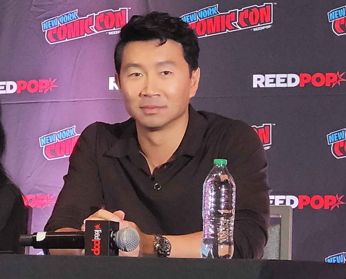 Ya tiene fecha en SkyShowtime el thriller de espionaje y ciencia ficción que convierte la mente en un arma simu liu nycc 2025